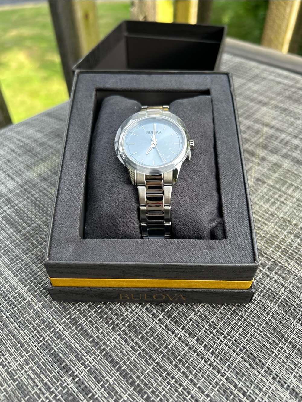 Bulova NIB Ladies Elegant Timeless Luxury Blue Dial Stainless Steel Bracelet. - Picture 3 of 8